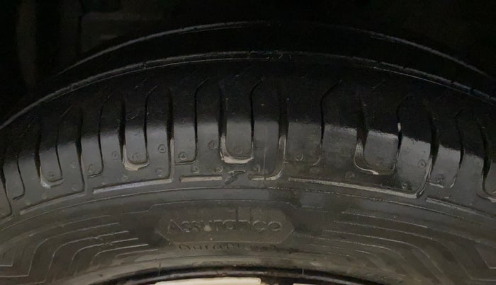2014 Maruti Swift VXI, Petrol, Manual, 56,096 km, Left Front Tyre Tread
