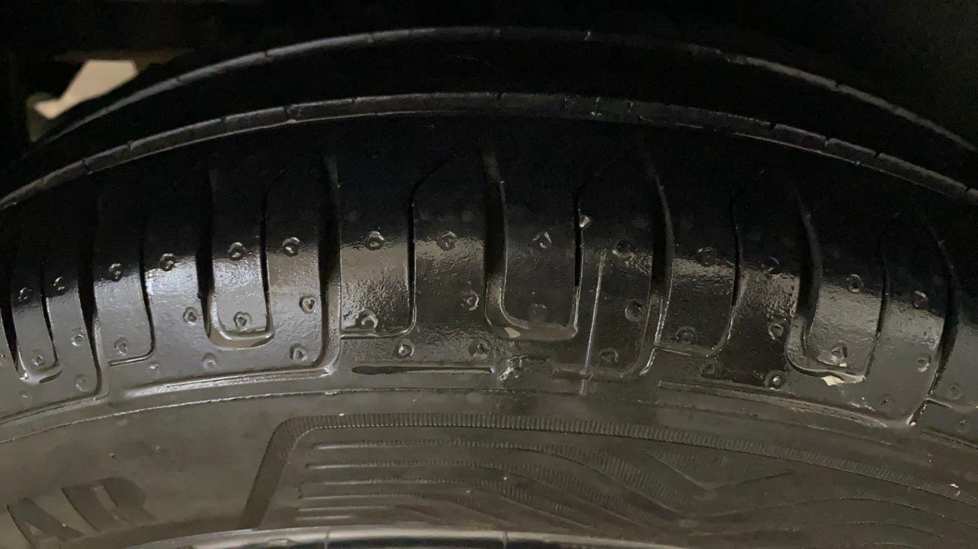 2014 Maruti Swift VXI, Petrol, Manual, 56,096 km, Right Rear Tyre Tread