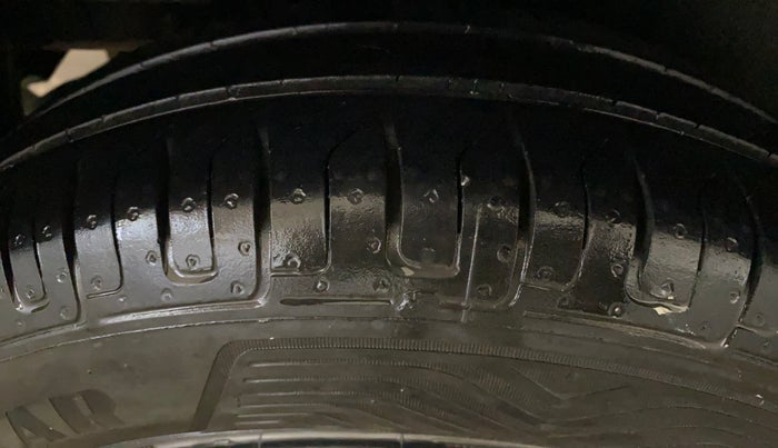 2014 Maruti Swift VXI, Petrol, Manual, 56,096 km, Right Rear Tyre Tread
