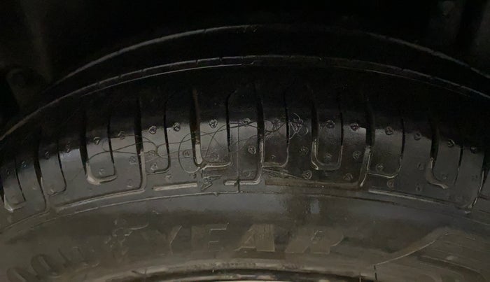 2014 Maruti Swift VXI, Petrol, Manual, 56,096 km, Left Rear Tyre Tread