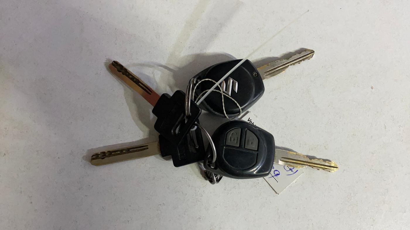 2014 Maruti Swift VXI, Petrol, Manual, 56,096 km, Key Close Up