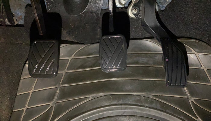 2014 Maruti Swift VXI, Petrol, Manual, 56,096 km, Pedals