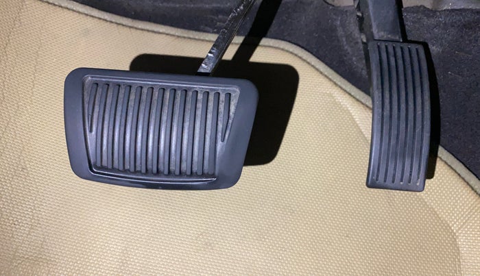 2014 Hyundai Verna FLUIDIC 1.6 CRDI SX AT, Diesel, Automatic, 81,531 km, Pedals