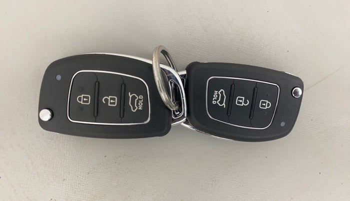 2014 Hyundai Verna FLUIDIC 1.6 CRDI SX AT, Diesel, Automatic, 81,531 km, Key Close Up