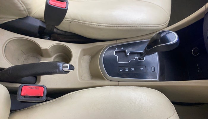 2014 Hyundai Verna FLUIDIC 1.6 CRDI SX AT, Diesel, Automatic, 81,531 km, Gear Lever