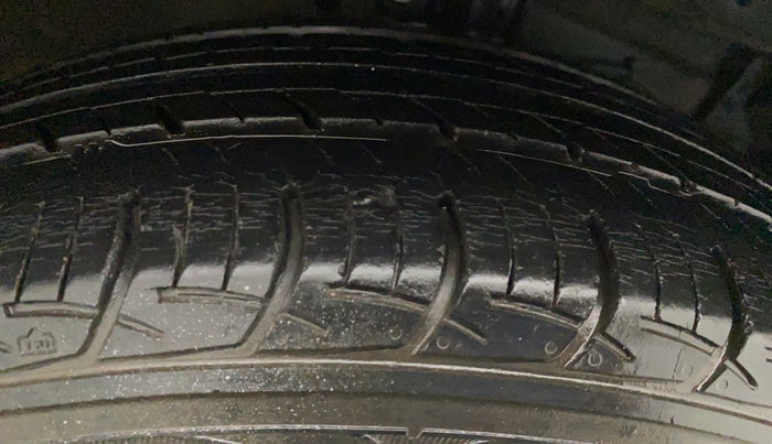 2015 Maruti Ertiga ZDI, Diesel, Manual, 80,269 km, Right Rear Tyre Tread