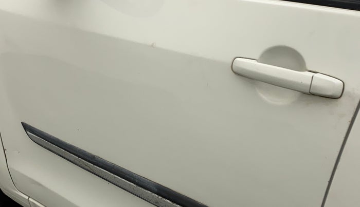 2015 Maruti Ertiga ZDI, Diesel, Manual, 80,269 km, Front passenger door - Slightly dented