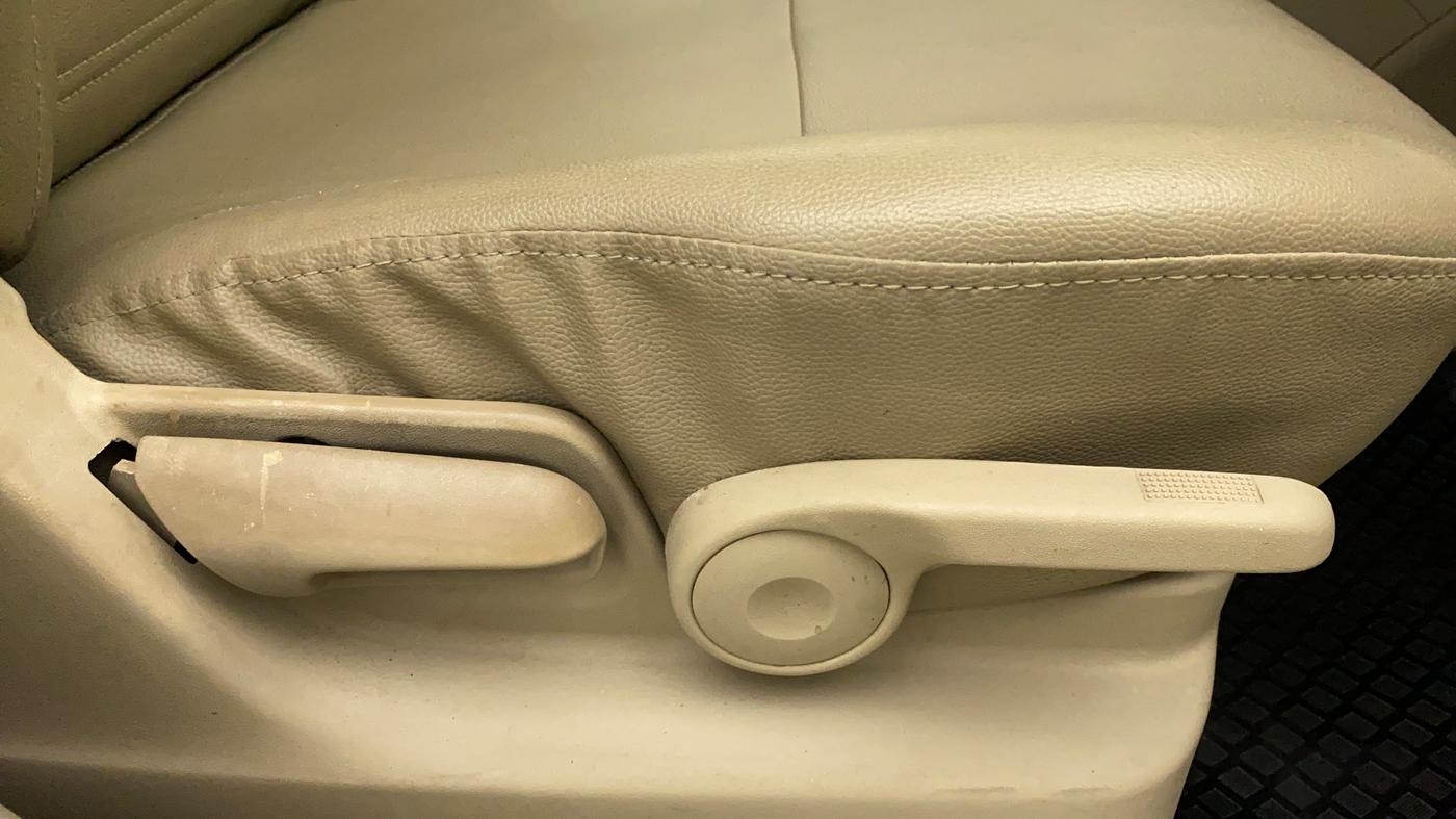 2015 Maruti Ertiga ZDI, Diesel, Manual, 80,269 km, Driver Side Adjustment Panel