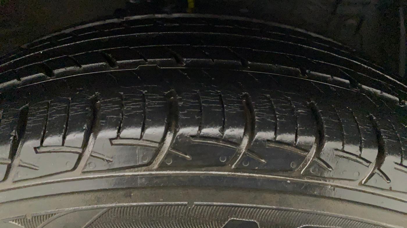2015 Maruti Ertiga ZDI, Diesel, Manual, 80,269 km, Left Rear Tyre Tread