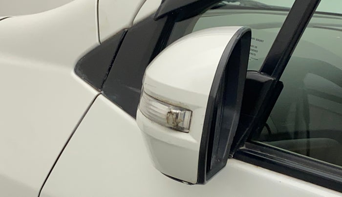 2015 Maruti Ertiga ZDI, Diesel, Manual, 80,269 km, Left rear-view mirror - Indicator light has minor damage