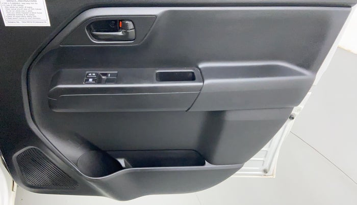 2021 Maruti New Wagon-R LXI CNG 1.0 L, CNG, Manual, 16,396 km, Driver Side Door Panels Control