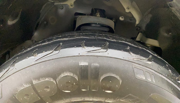 2015 Mahindra TUV300 T8, Diesel, Manual, 28,048 km, Right Front Tyre Tread