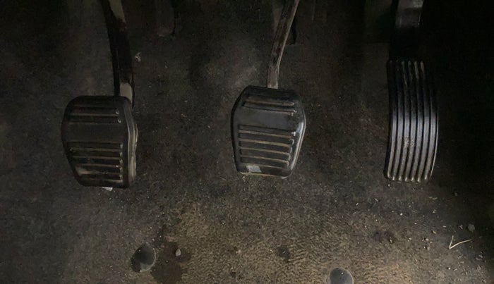 2015 Mahindra TUV300 T8, Diesel, Manual, 28,048 km, Pedals