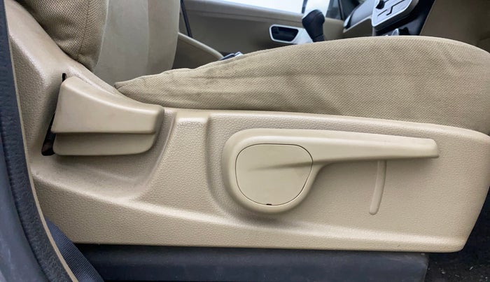 2015 Mahindra TUV300 T8, Diesel, Manual, 28,048 km, Driver Side Adjustment Panel