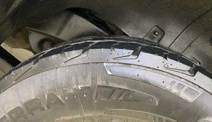 2015 Mahindra TUV300 T8, Diesel, Manual, 28,048 km, Left Rear Tyre Tread