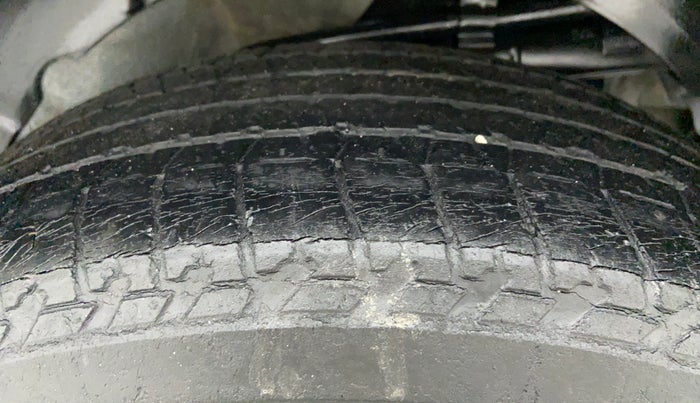 2014 Mahindra XUV500 W6 4X2, Diesel, Manual, 1,67,455 km, Left Rear Tyre Tread