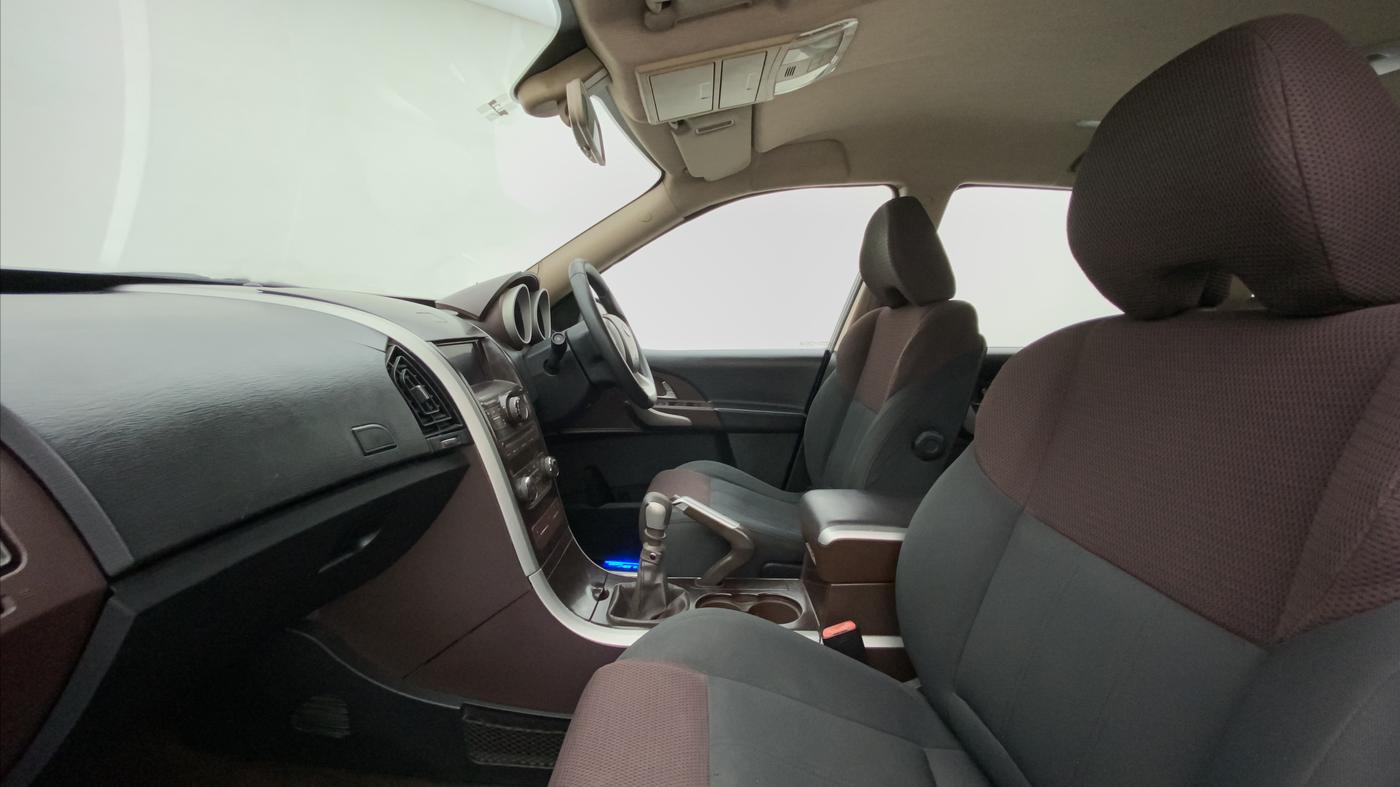 2014 Mahindra XUV500 W6 4X2, Diesel, Manual, 1,67,455 km, Right Side Front Door Cabin