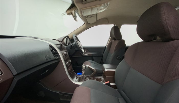 2014 Mahindra XUV500 W6 4X2, Diesel, Manual, 1,67,455 km, Right Side Front Door Cabin
