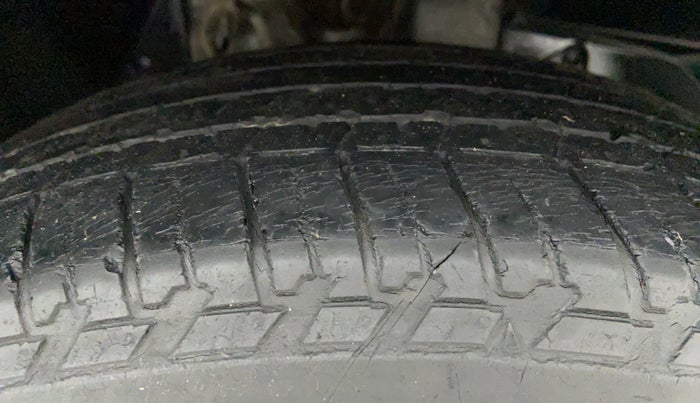 2014 Mahindra XUV500 W6 4X2, Diesel, Manual, 1,67,455 km, Right Front Tyre Tread