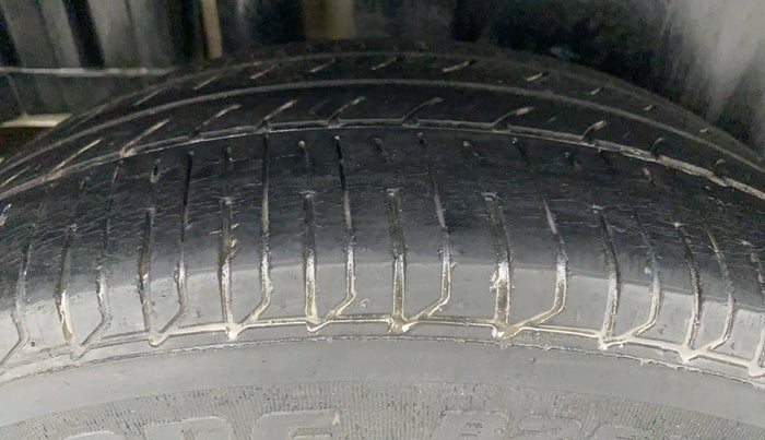 2014 Maruti Swift ZXI D, Petrol, Manual, 79,054 km, Right Rear Tyre Tread