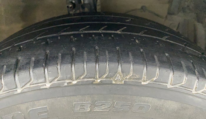 2014 Maruti Swift ZXI D, Petrol, Manual, 79,054 km, Right Front Tyre Tread