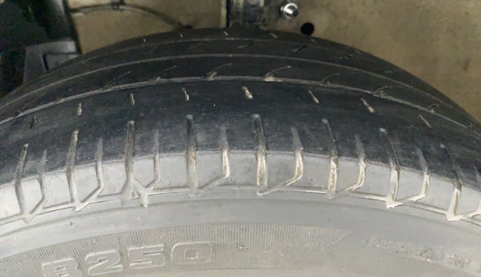 2014 Maruti Swift ZXI D, Petrol, Manual, 79,054 km, Left Front Tyre Tread