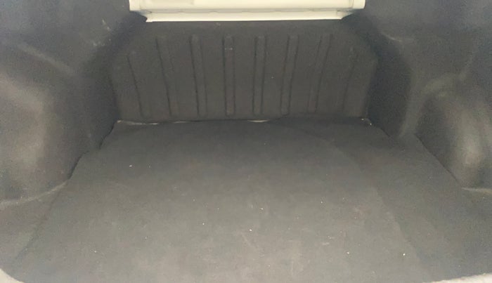 2013 Hyundai Verna FLUIDIC 1.6 VTVT EX, Petrol, Manual, 89,519 km, Boot Inside