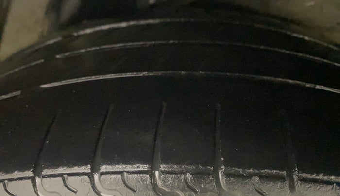 2013 Hyundai Verna FLUIDIC 1.6 VTVT EX, Petrol, Manual, 89,519 km, Left Rear Tyre Tread