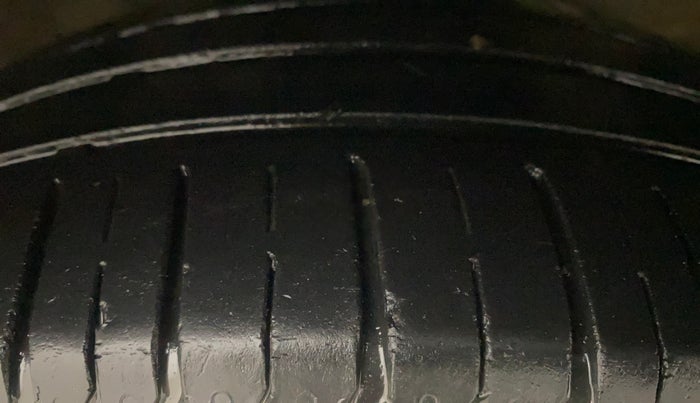 2013 Hyundai Verna FLUIDIC 1.6 VTVT EX, Petrol, Manual, 89,519 km, Right Front Tyre Tread