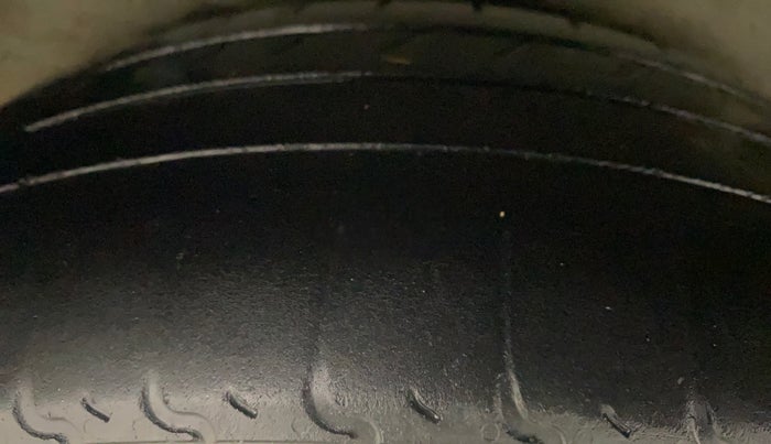 2013 Hyundai Verna FLUIDIC 1.6 VTVT EX, Petrol, Manual, 89,519 km, Right Rear Tyre Tread