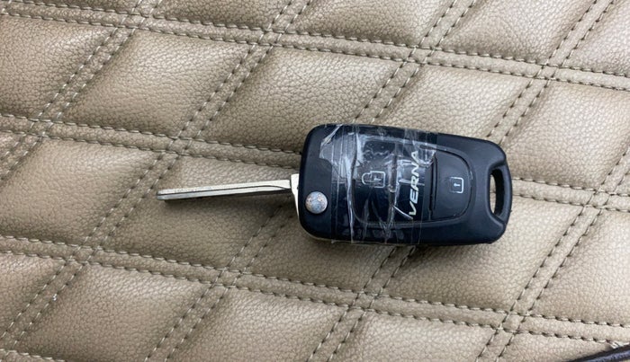 2013 Hyundai Verna FLUIDIC 1.6 VTVT EX, Petrol, Manual, 89,519 km, Key Close Up