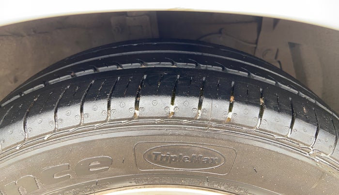 2024 Maruti Ciaz ZETA AT 1.5  SHVS PETROL, Petrol, Automatic, 24,797 km, Right Front Tyre Tread