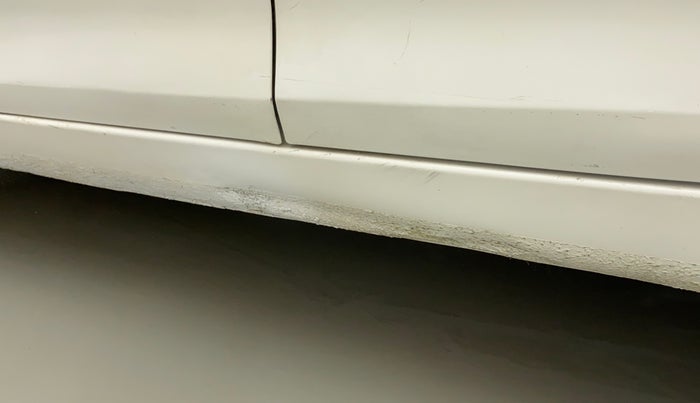2014 Maruti Swift VXI, Petrol, Manual, 35,083 km, Left running board - Slightly dented