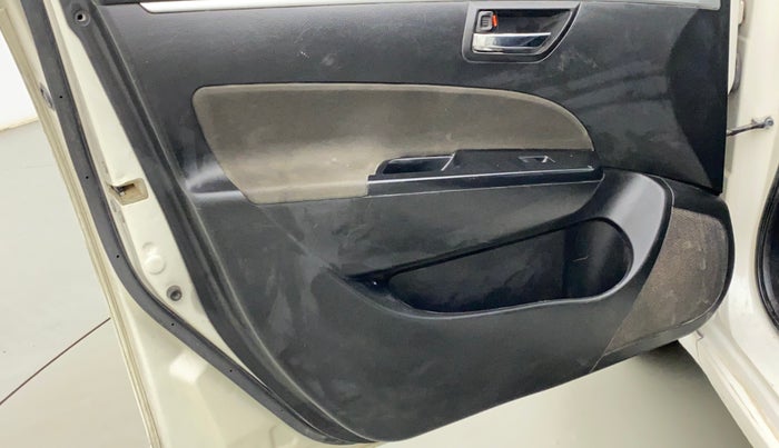 2014 Maruti Swift VXI, Petrol, Manual, 35,083 km, Front passenger door - Trim has minor damage
