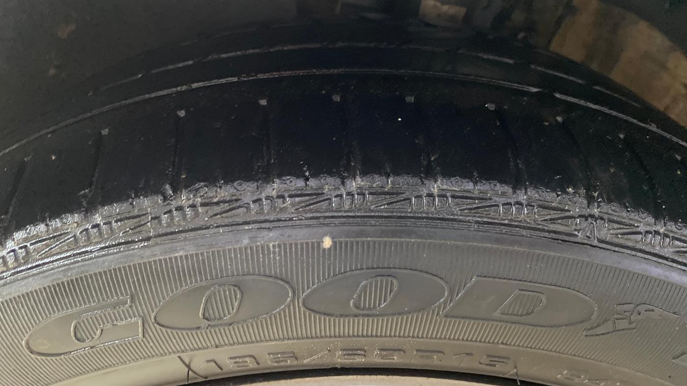 2016 Volkswagen Polo COMFORTLINE 1.2L, Petrol, Manual, 74,052 km, Left Front Tyre Tread