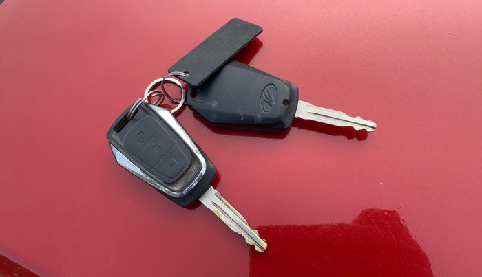 2017 Mahindra Kuv100 K8 D 6 STR, Diesel, Manual, 58,613 km, Key Close Up