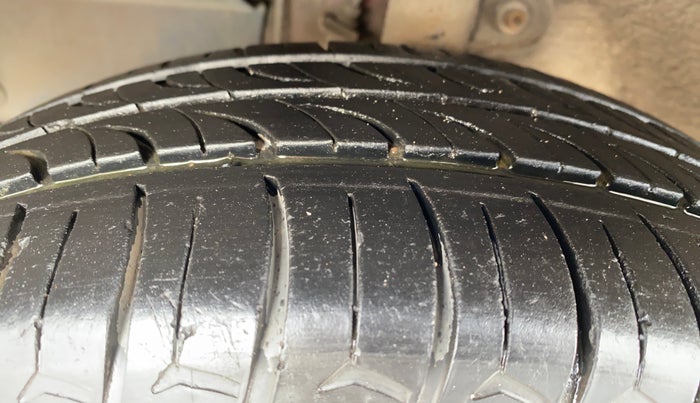 2017 Mahindra Kuv100 K8 D 6 STR, Diesel, Manual, 58,613 km, Left Front Tyre Tread