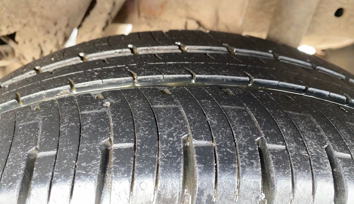 2017 Mahindra Kuv100 K8 D 6 STR, Diesel, Manual, 58,613 km, Left Rear Tyre Tread