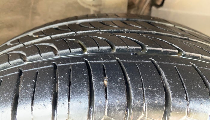 2017 Mahindra Kuv100 K8 D 6 STR, Diesel, Manual, 58,613 km, Right Front Tyre Tread