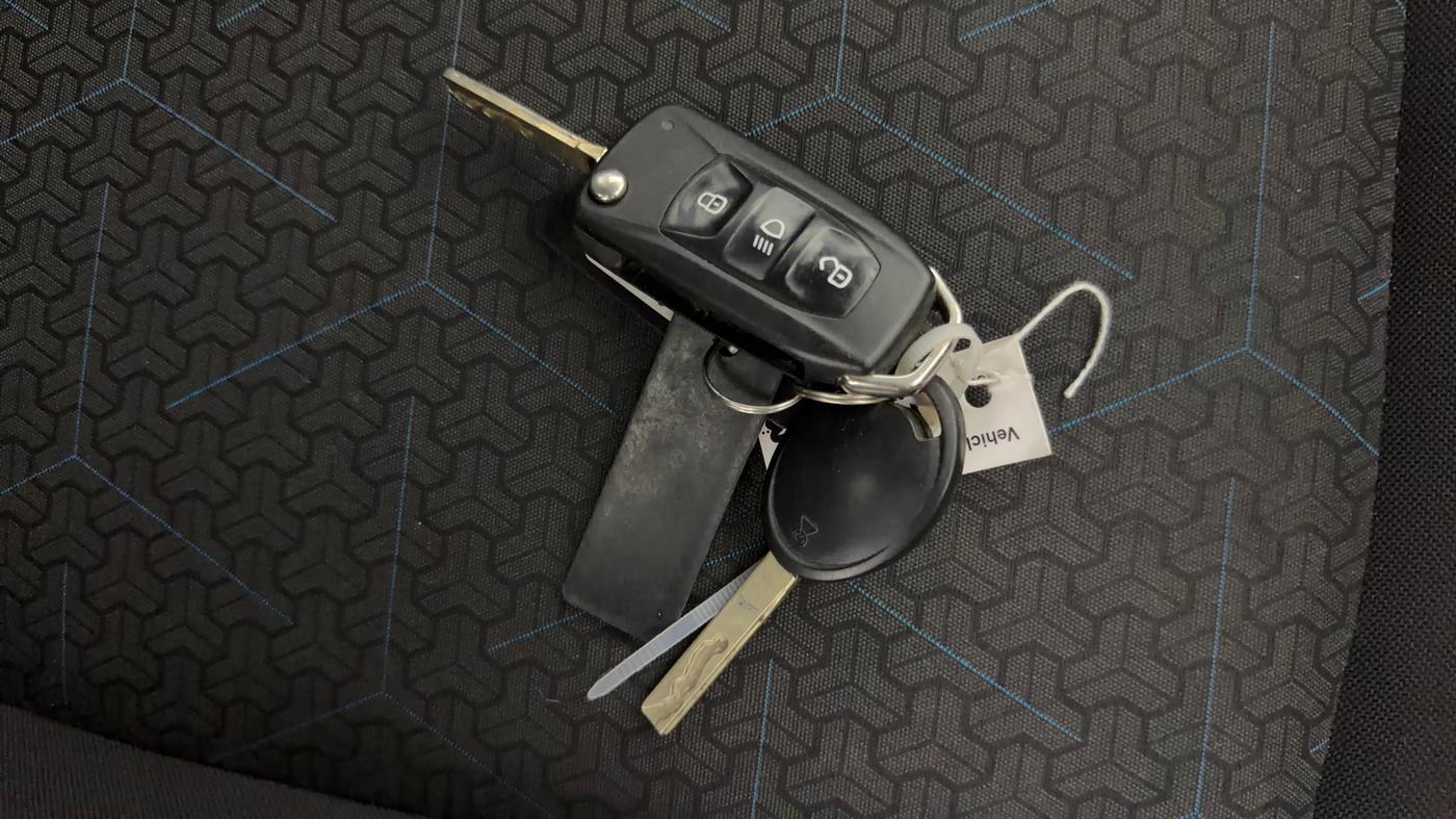 2024 Tata Tiago XTA CNG , CNG, Automatic, 40,850 km, Key Close Up