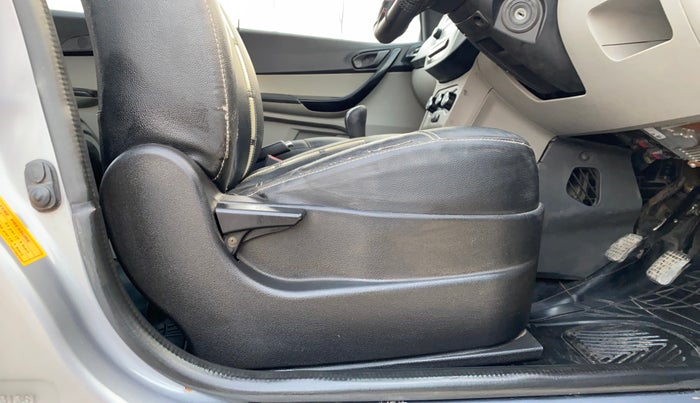 2019 Tata Tiago XT PETROL, CNG, Manual, 1,15,357 km, Driver Side Adjustment Panel
