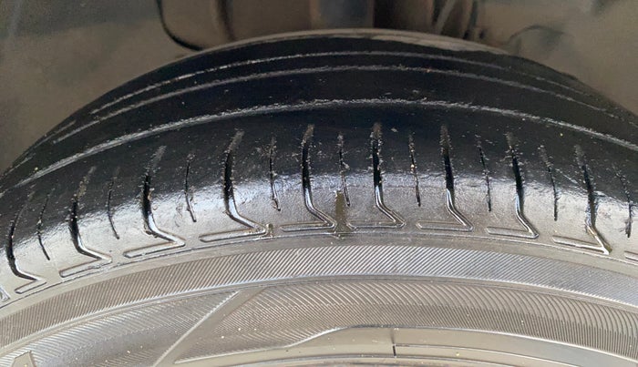 2019 Tata Tiago XT PETROL, CNG, Manual, 1,15,357 km, Right Front Tyre Tread