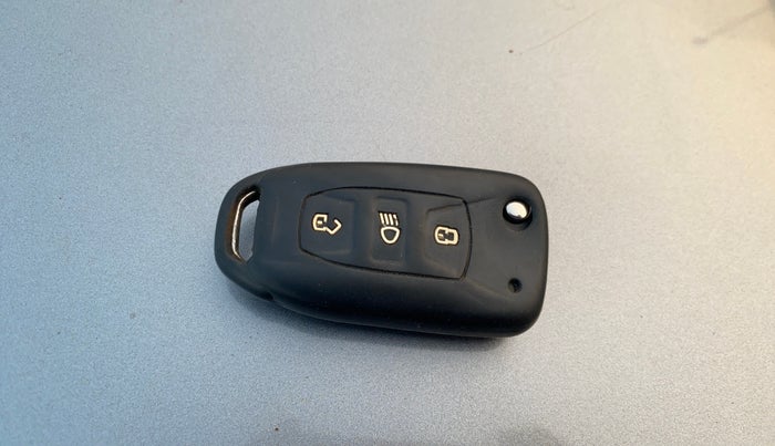 2019 Tata Tiago XT PETROL, CNG, Manual, 1,15,357 km, Key Close Up