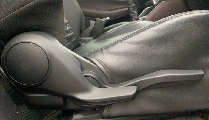 2023 Maruti Grand Vitara ZETA SMART HYBRID, Petrol, Manual, 19,902 km, Driver Side Adjustment Panel