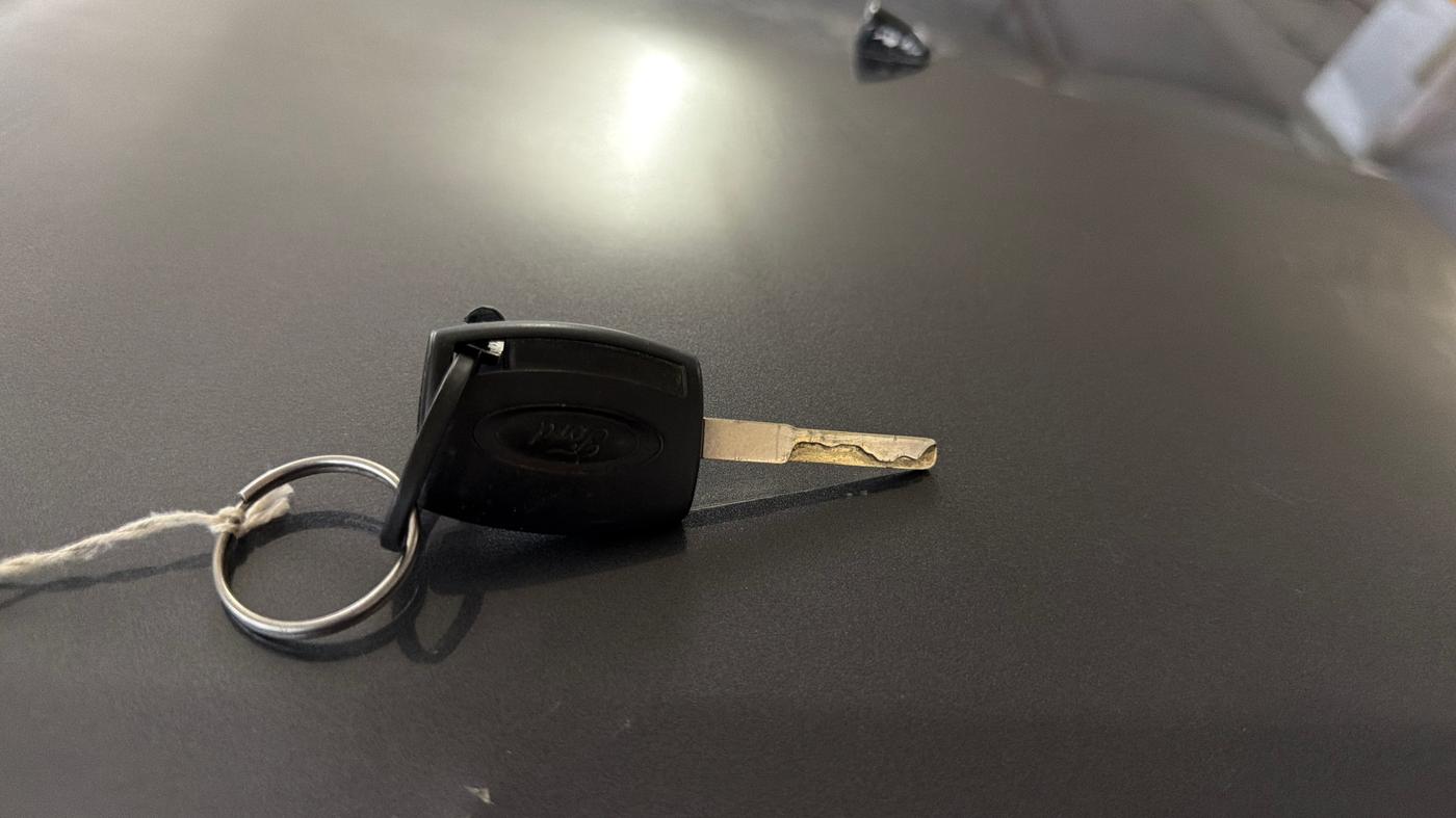 2015 Ford Ecosport TREND 1.5L PETROL, Petrol, Manual, 1,13,912 km, Key Close Up
