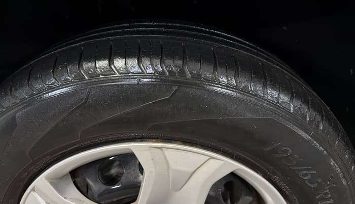 2015 Ford Ecosport TREND 1.5L PETROL, Petrol, Manual, 1,13,827 km, Right Rear Tyre Tread