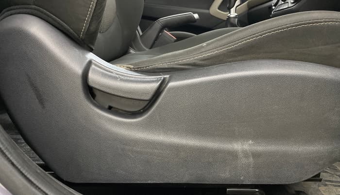 2016 Hyundai Creta BASE 1.6 PETROL, Petrol, Manual, 63,095 km, Driver Side Adjustment Panel