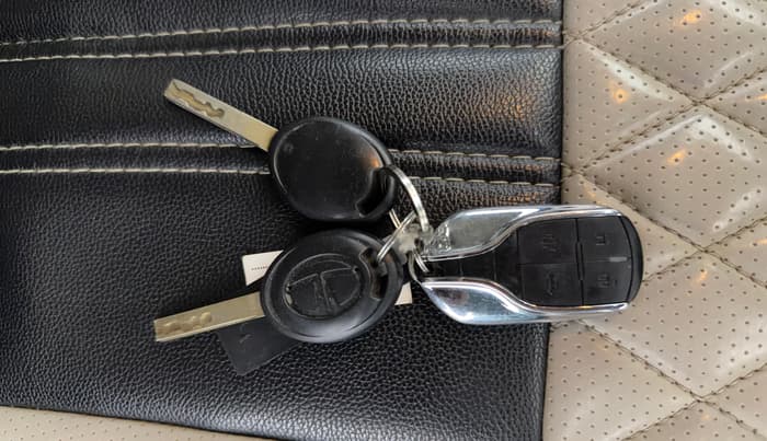2023 Tata PUNCH PURE MT, Petrol, Manual, 54,174 km, Key Close Up