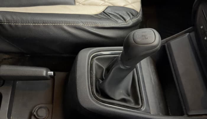 2023 Tata PUNCH PURE MT, Petrol, Manual, 54,174 km, Gear Lever