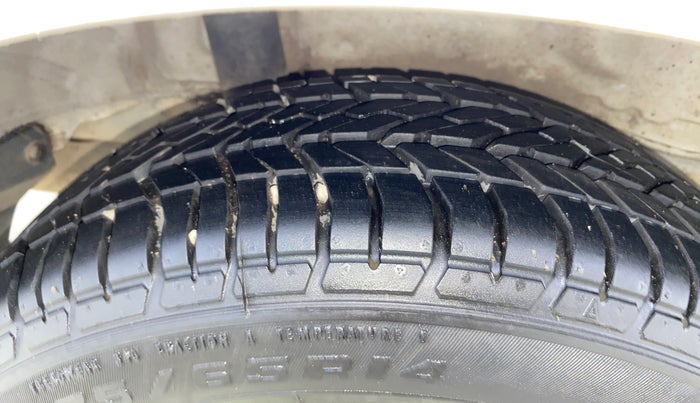 2015 Honda Amaze 1.2L I-VTEC S, Petrol, Manual, 53,394 km, Right Rear Tyre Tread